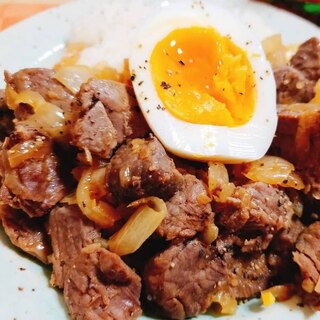 食べごたえ抜群！サイコロステーキ丼